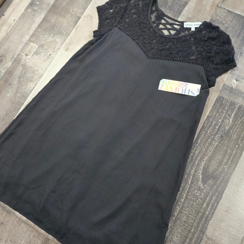 Almost Famous Black Lace Yoke Shift Dress Lattice Back Short Sleeve L NWT